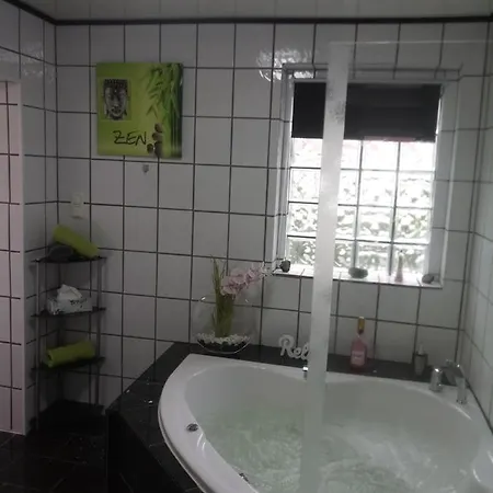 Blaue Oase, Netflix, Massagesessel, Whirlpool Badewanne غيرمرسهايم