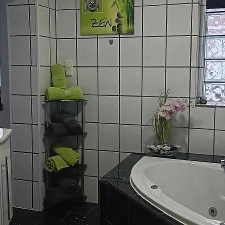 Blaue Oase, Netflix, Massagesessel, Whirlpool Badewanne 게르메르샤임