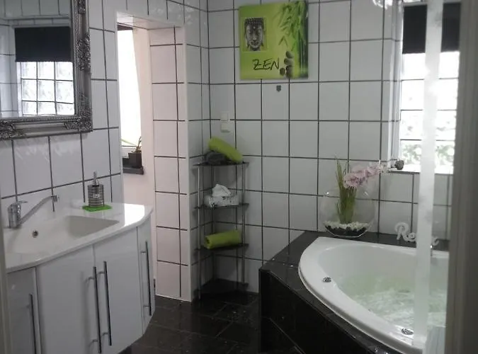 Blaue Oase, Netflix, Massagesessel, Whirlpool Badewanne *