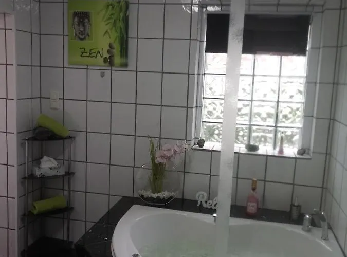 Blaue Oase, Netflix, Massagesessel, Whirlpool Badewanne 格尔梅斯海姆