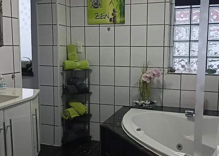 Blaue Oase, Netflix, Massagesessel, Whirlpool Badewanne 格尔梅斯海姆